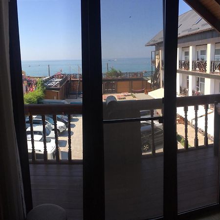 Веселий Кут Otel Zaliznyi Port Dış mekan fotoğraf