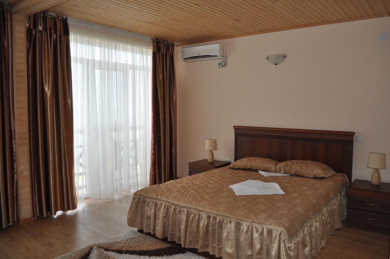 Веселий Кут Otel Zaliznyi Port Dış mekan fotoğraf