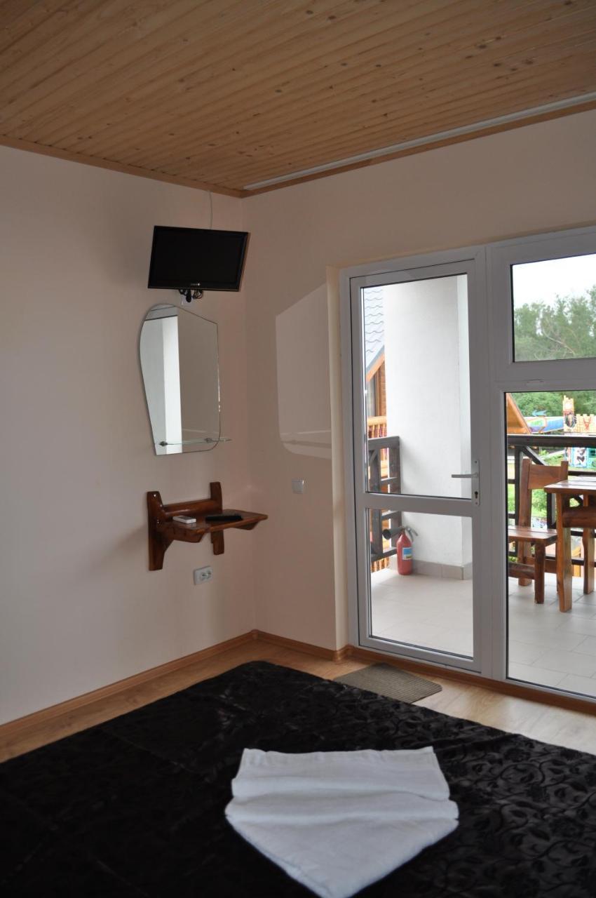 Веселий Кут Otel Zaliznyi Port Dış mekan fotoğraf