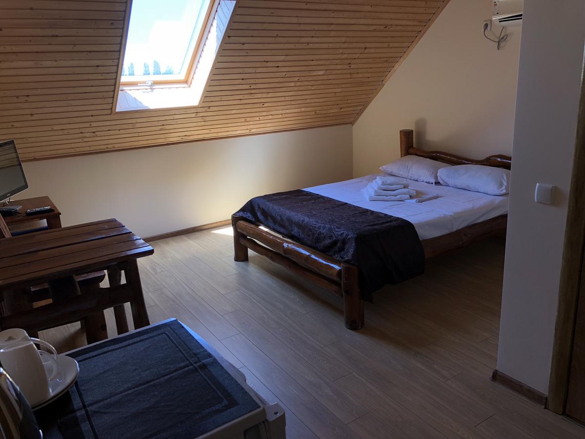Веселий Кут Otel Zaliznyi Port Dış mekan fotoğraf