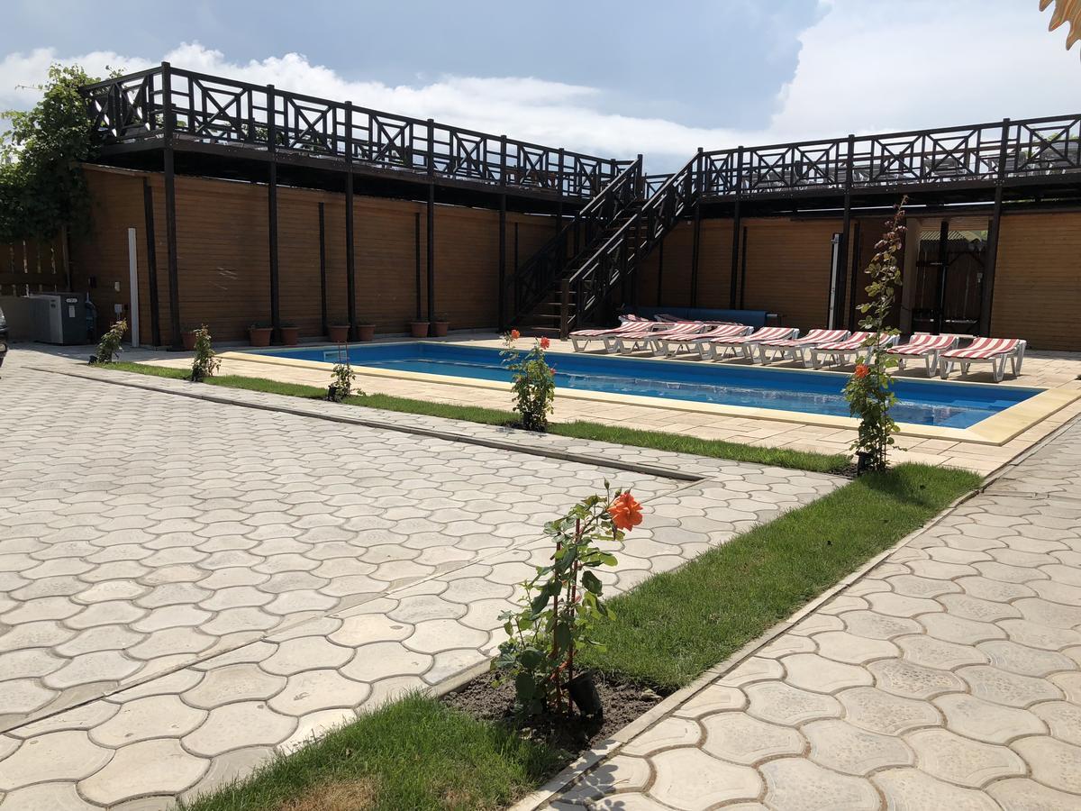Веселий Кут Otel Zaliznyi Port Dış mekan fotoğraf